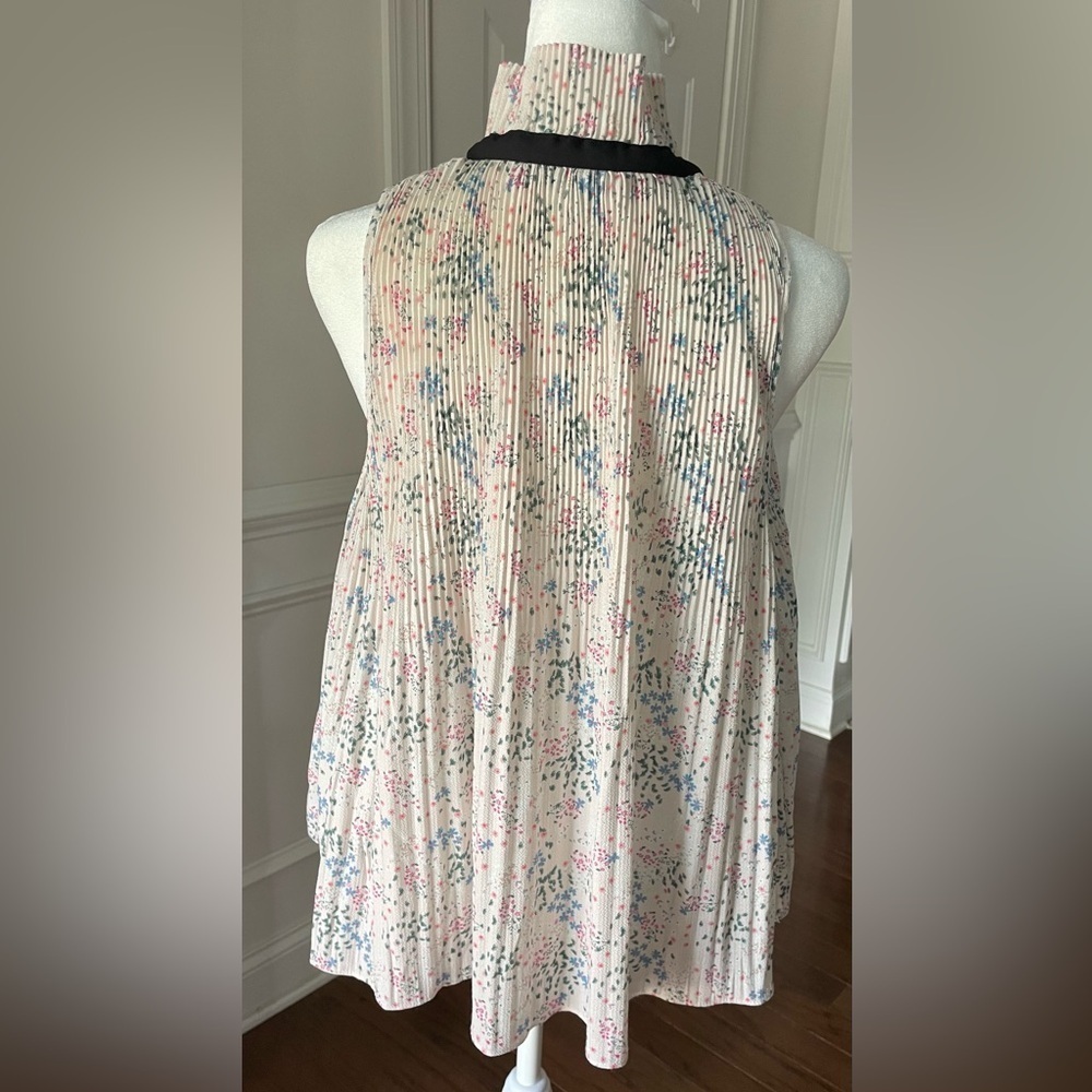 English Factory Sleeveless Pleated Floral Blouse – Size Small - Picture 4 of 5